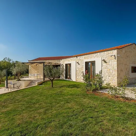 Semesterbostad Villa-vesta